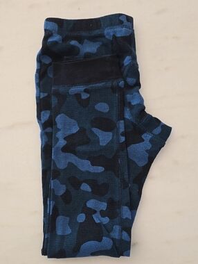 Cat & Jack Blue and Black Camo Sleep Leggings Size M 8/10